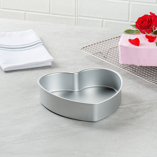 Restaurantware Met Lux Heart Aluminum Cake Pan - 8" X 8" X 2" - 12 Count Box