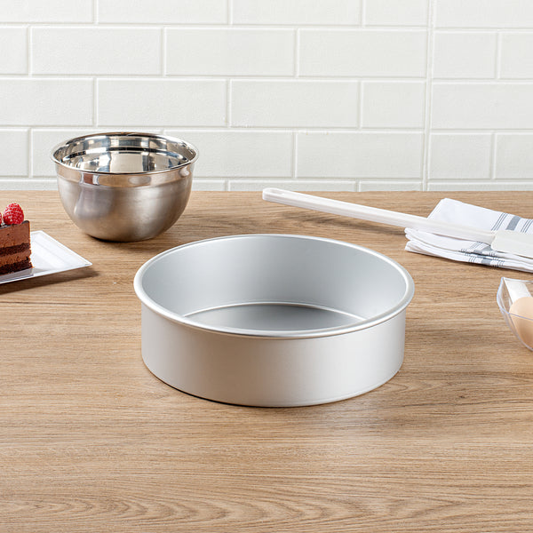 Restaurantware Met Lux Round Aluminum Straight-Sided Cake Pan - 10" X 10" X 3" - 12 Count Box
