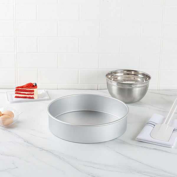 Restaurantware Met Lux Round Aluminum Straight-Sided Cake Pan - 12" X 12" X 3" - 12 Count Box