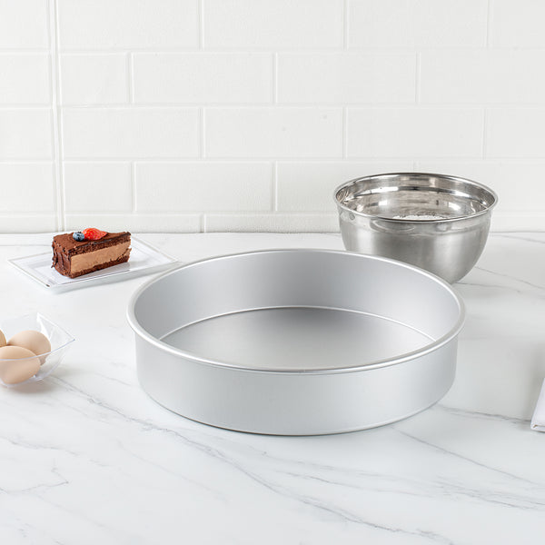 Restaurantware Met Lux Round Aluminum Straight-Sided Cake Pan - 14" X 14" X 3" - 12 Count Box