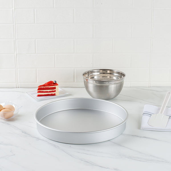 Restaurantware Met Lux Round Aluminum Straight-Sided Cake Pan - 14" X 14" X 2" - 12 Count Box