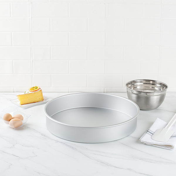 Restaurantware Met Lux Round Aluminum Straight-Sided Cake Pan - 16" X 16" X 3" - 12 Count Box