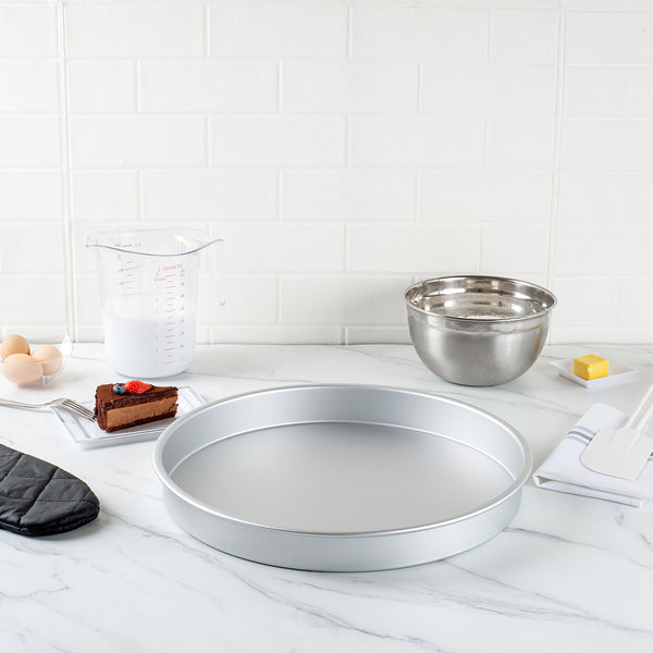 Restaurantware Met Lux Round Aluminum Straight-Sided Cake Pan - 16" X 16" X 2" - 12 Count Box