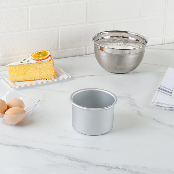 Restaurantware Met Lux Round Aluminum Straight-Sided Cake Pan - 4" X 4" X 3" - 12 Count Box