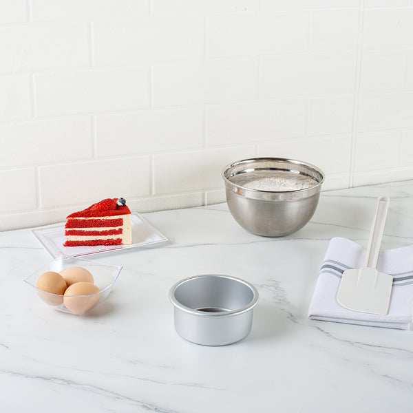 Restaurantware Met Lux Round Aluminum Straight-Sided Cake Pan - 4" X 4" X 2" - 12 Count Box