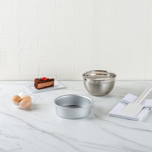 Restaurantware Met Lux Round Aluminum Straight-Sided Cake Pan - 6" X 6" X 2" - 12 Count Box