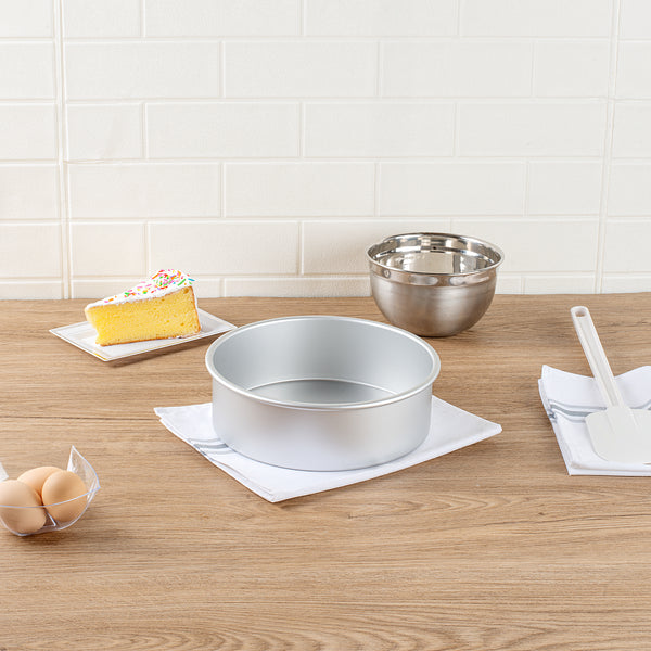 Restaurantware Met Lux Round Aluminum Straight-Sided Cake Pan - 9" X 9" X 3" - 12 Count Box