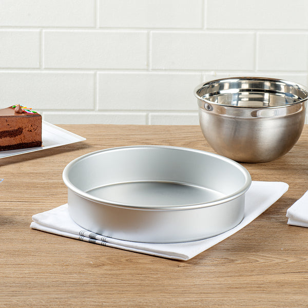 Restaurantware Met Lux Round Aluminum Straight-Sided Cake Pan - 9" X 9" X 2" - 12 Count Box