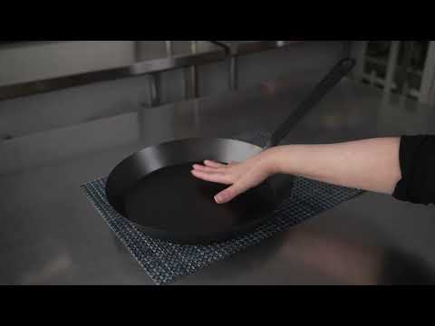Restaurantware Met Lux Round Black Carbon Steel 10" Fry Pan - Non-Stick - 1 Count Box