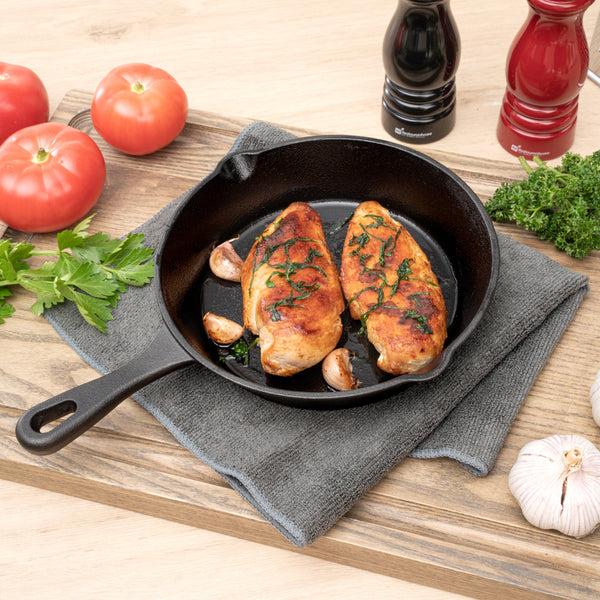 Restaurantware Met Lux Round Black Cast Iron 8" Fry Pan - Pre-seasoned - 1 Count Box