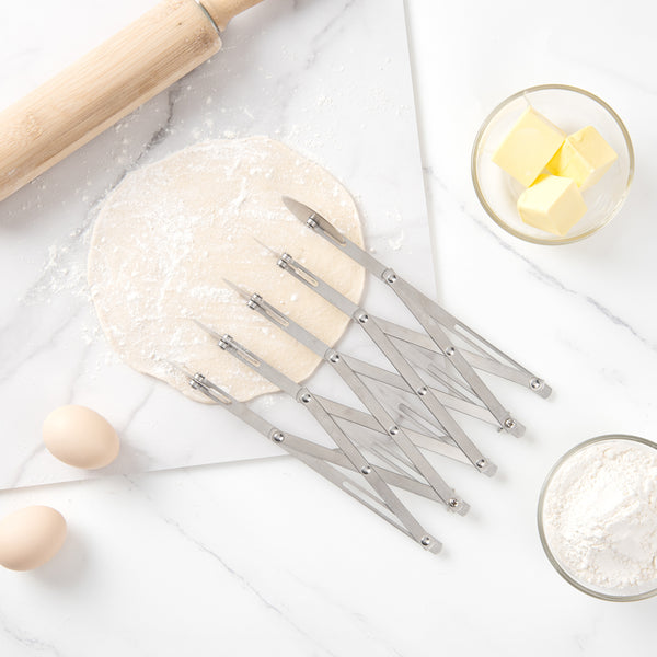 Restaurantware Met Lux Stainless Steel 5-Wheel Pastry Cutter - 2 1/4" Blades - 9 1/2" X 9 1/2" X 2 1/4" - 1 Count Box