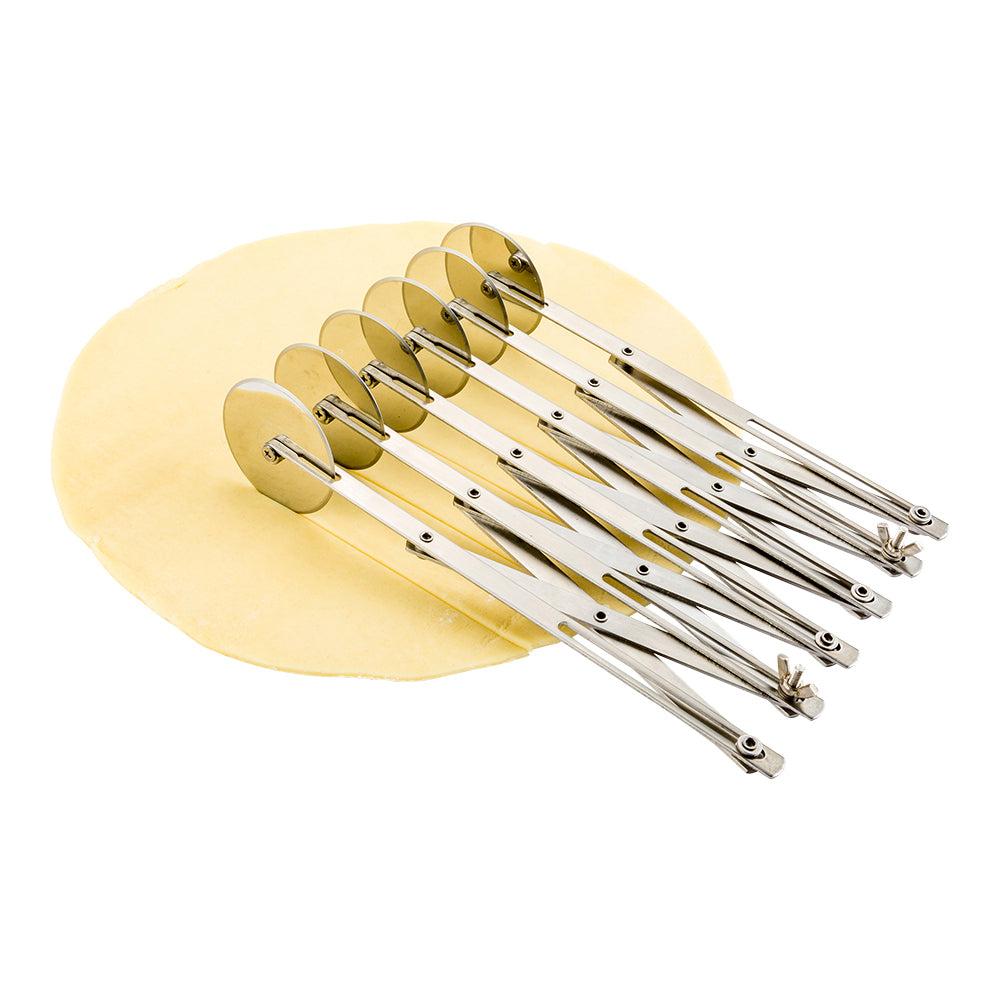 restaurantware Met Lux Stainless Steel 6-Wheel Pastry Cutter - 2 1/4" Blades - 9 1/2" x 9 1/2" x 2 1/4" - 1 count box