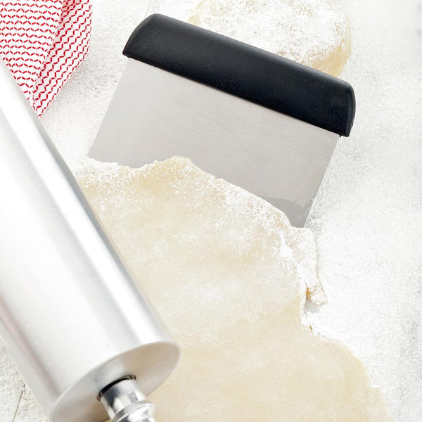 Restaurantware Met Lux Stainless Steel Dough Scraper - With Plastic Handle - 4 1/2" X 6 1/4" X 3/4" - 1 Count Box