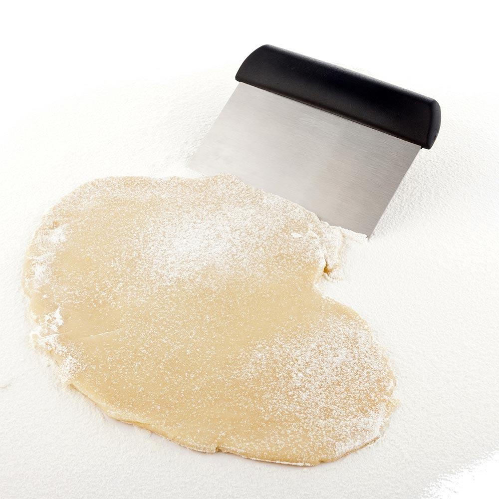 restaurantware Met Lux Stainless Steel Dough Scraper - with Plastic Handle - 4 1/2" x 6 1/4" x 3/4" - 1 count box
