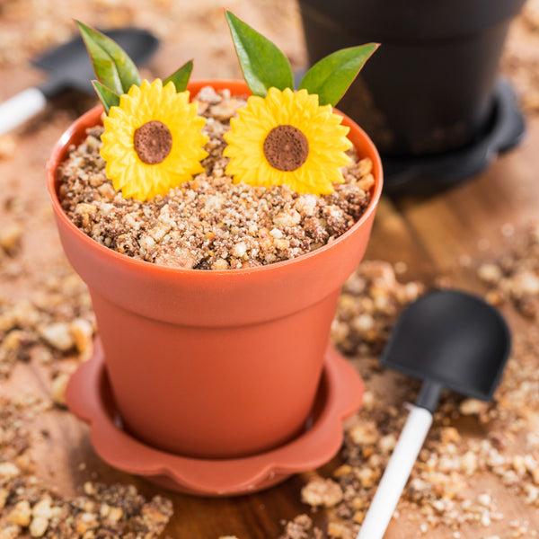 Restaurantware Mini Serve 6 Oz Terracotta Plastic Mini Flower Pot Cup - With Lid - 3" X 3" X 3" - 100 Count Box