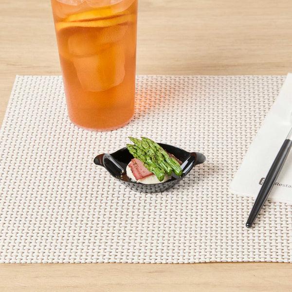 Restaurantware Mini Serve Oval Black Plastic Mini Handled Plate - 3 3/4" X 2 1/2" - 100 Count Box