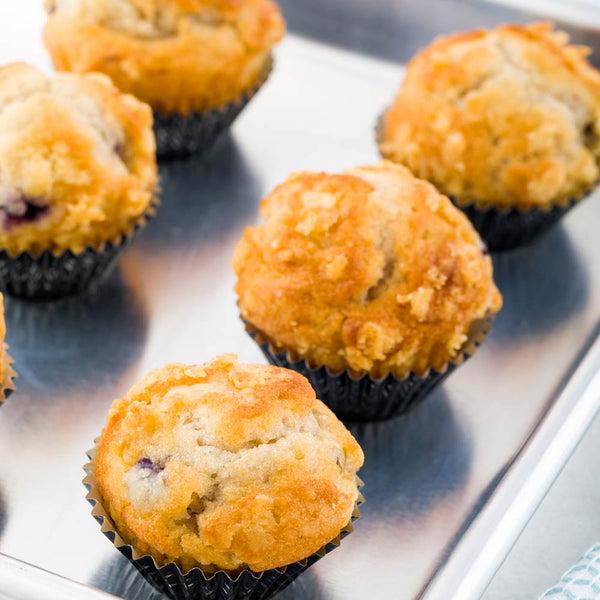 Restaurantware Panificio 0.4 Oz Round Metallic Black Paper Baking Cup - Foil-Coated - 1 1/4" X 1 1/4" X 3/4" - 200 Count Box