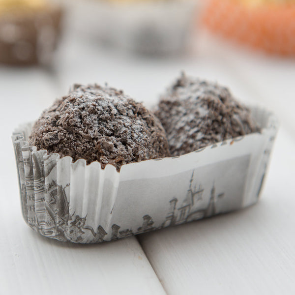 Restaurantware Panificio 1 Oz Elliptical Newsprint Paper Regular Baking Cup - Ridged - 3 1/2" X 1 1/2" X 3/4" - 200 Count Box