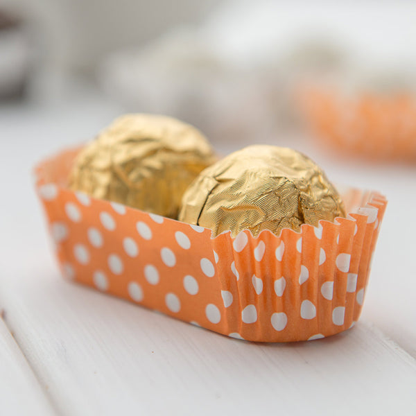 Restaurantware Panificio 1 Oz Elliptical Polka-Dotted Hot Orange Paper Regular Baking Cup - Ridged - 3 1/2" X 1 1/2" X 3/4" - 200 Count Box