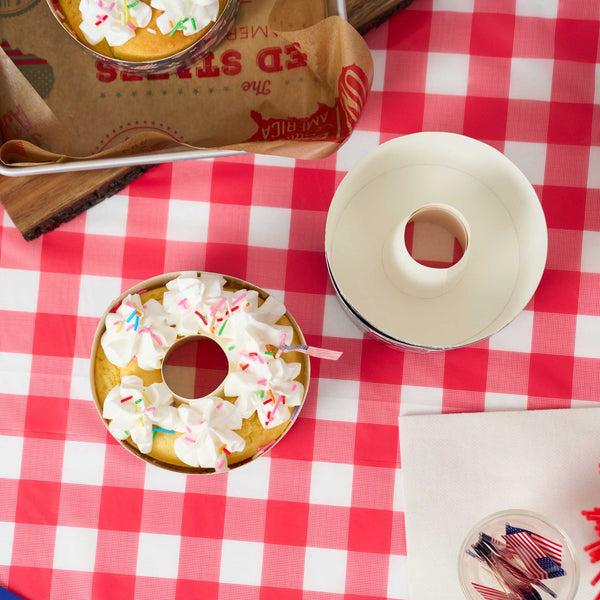 Restaurantware Panificio 22 Oz Paper Baking Ring Mold - American Flag Greaseproof - 4 1/2" X 4 1/2" X 2 3/4" - 900 Count Box