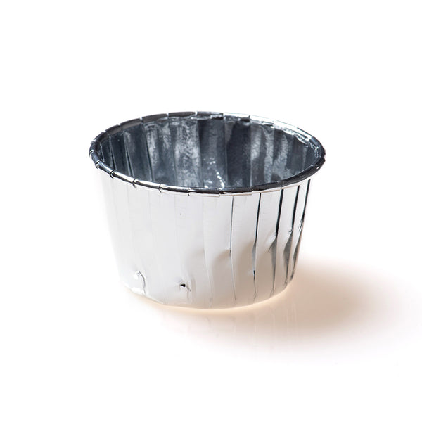 Restaurantware Panificio 3 Oz Round Metallic Silver Paper Small Baking Cup - Pleated - 2 1/2" X 2 1/2" X 1 1/2" - 200 Count Box