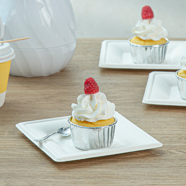 Restaurantware Panificio 3 Oz Round Metallic Silver Paper Small Baking Cup - Pleated - 2 1/2" X 2 1/2" X 1 1/2" - 200 Count Box