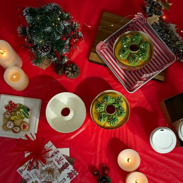 Restaurantware Panificio 38 Oz Paper Baking Ring Mold - Christmas Greaseproof - 5" X 5" X 3 3/4" - 600 Count Box