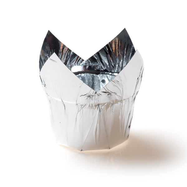 Restaurantware Panificio 4 Oz Tulip Metallic Silver Paper Regular Baking Cup - 2 1/4" X 2 1/4" X 1 1/2" - 200 Count Box