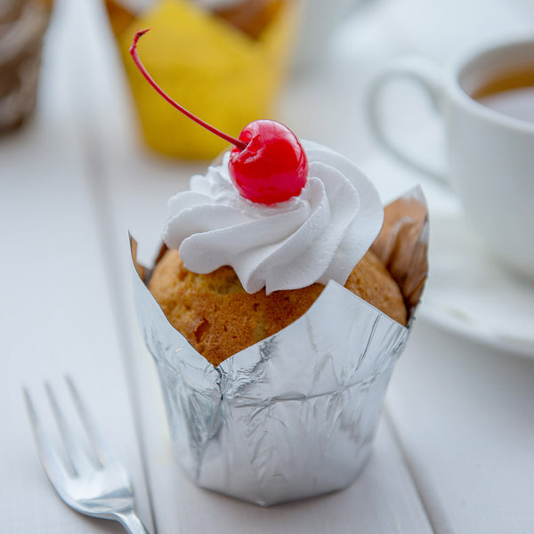 Restaurantware Panificio 4 Oz Tulip Metallic Silver Paper Regular Baking Cup - 2 1/4" X 2 1/4" X 1 1/2" - 200 Count Box