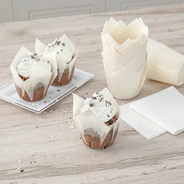 Restaurantware Panificio 4 Oz White Paper Tulip Baking Cup - Greaseproof - 3 1/2" X 3 1/2" X 3 1/2" - 200 Count Box