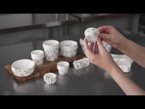 Restaurantware Panificio 5 Oz Round Vintage Floral Paper Large Baking Cup - Pleated - 3 3/4" X 3 3/4" X 1 1/2" - 200 Count Box