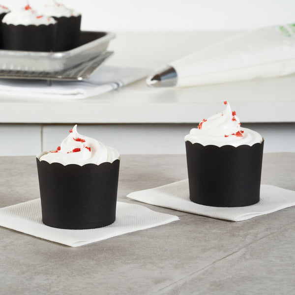 Restaurantware Panificio 6 Oz Round Black Paper Classic Baking Cup - Scalloped - 2 3/4" X 2 3/4" X 2 1/4" - 200 Count Box