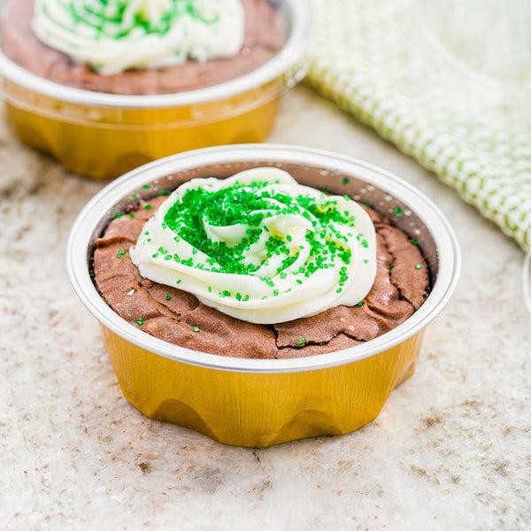 Restaurantware Pastry Tek 3 Oz Round Gold Aluminum Baking Cup - With Plastic Dome Lid - 3 1/4" X 3 1/4" X 1" - 100 Count Box