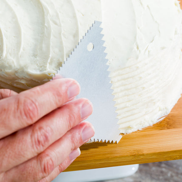 Restaurantware Pastry Tek 3-Pattern Metal Cake Scraper And Icing Comb With Fine And Wide Tooth Edge - 4.3" X 3.8" - 1 Count Box