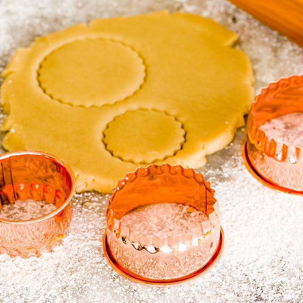 Restaurantware Pastry Tek 3-Piece Copper-Plated Metal Fluted Round Cookie Cutter Set 1 Count Box