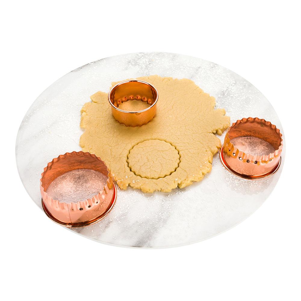 restaurantware Pastry Tek 3-Piece Copper-Plated Metal Fluted Round Cookie Cutter Set 1 count box