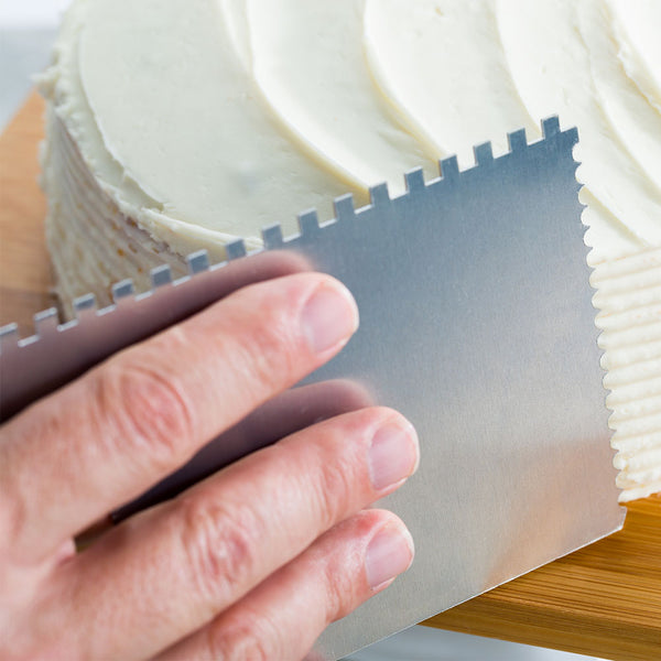 Restaurantware Pastry Tek 4-Pattern Metal Cake Scraper And Icing Comb With Combo Straight Edge - 6" X 3.8" - 1 Count Box