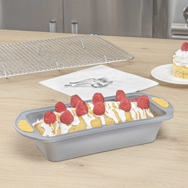 Restaurantware Pastry Tek Gray Silicone Bread Loaf Pan - Non-Stick With Handles - 9 1/4" X 5 1/2" X 2 1/4" - 10 Count Box