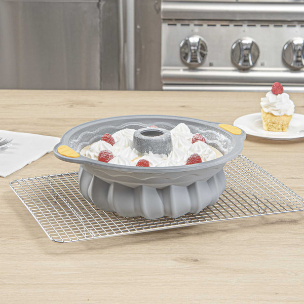 Restaurantware Pastry Tek Gray Silicone Kugelhopf / Fluted Bundt Cake Pan - Non-Stick With Handles - 11 1/4" X 10 1/4" X 4" - 8 Count Box