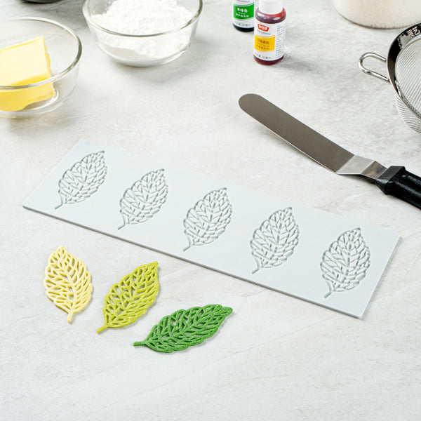 Restaurantware Pastry Tek Gray Silicone Spring Leaf Fondant Impression Mat - 1 Count Box