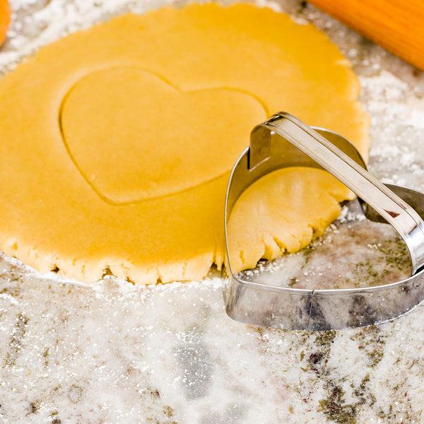 Restaurantware Pastry Tek Metal Heart Cookie Cutter With Handle 3.7 Inch 1 Count Box