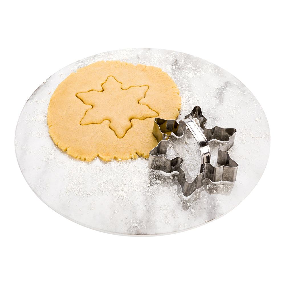 restaurantware Pastry Tek Metal Poinsettia Snowflake Cookie Cutter with Handle 4.5 inch 1 count box