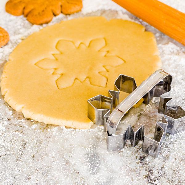 Restaurantware Pastry Tek Metal Snowflake Cookie Cutter With Handle 4 Inch 1 Count Box