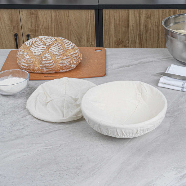 Restaurantware Pastry Tek Rattan Round Natural Banneton Proofing Basket - With 2 Cotton Liners - 9" X 9" X 3 1/4" - 10 Count Box