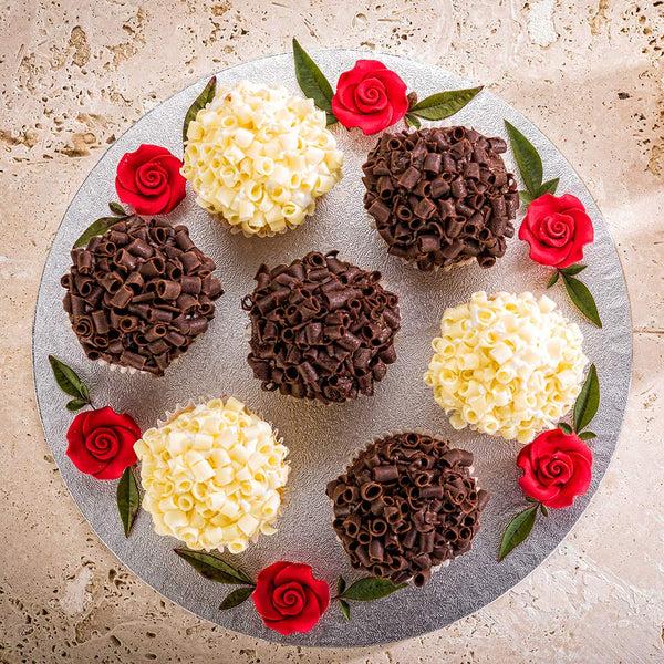 Restaurantware Pastry Tek Round Metallic Silver Cardboard Cake Drum Board - Covered Edge - 10" X 10" X 1/2" - 1 Count Box