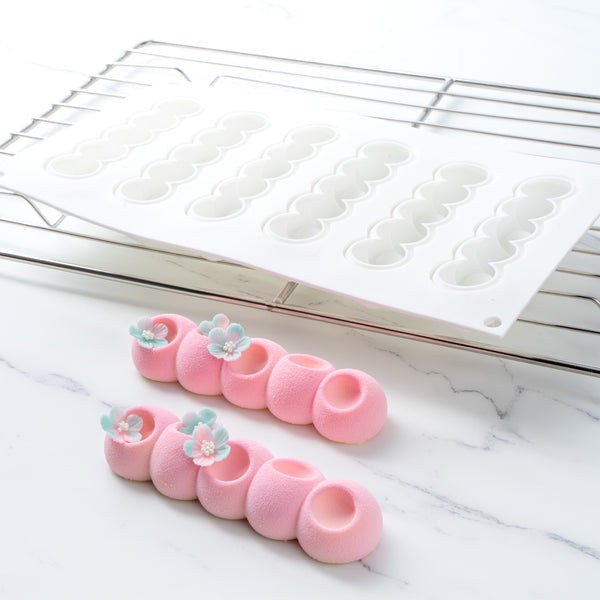 Restaurantware Pastry Tek Silicone Flower Strip Baking Mold - 6-Compartment - 10 Count Box