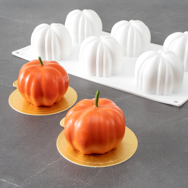 Restaurantware Pastry Tek Silicone Pumpkin Baking Mold - 6-Compartment - 10 Count Box
