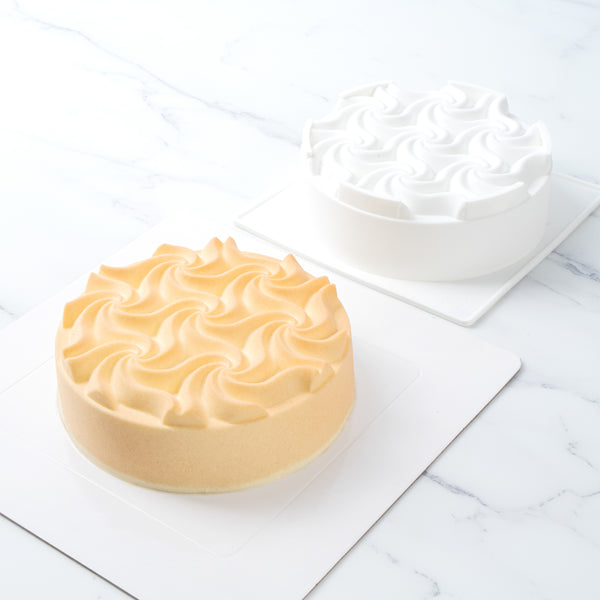 Restaurantware Pastry Tek Silicone Swirl Cake Baking Mold - 10 Count Box