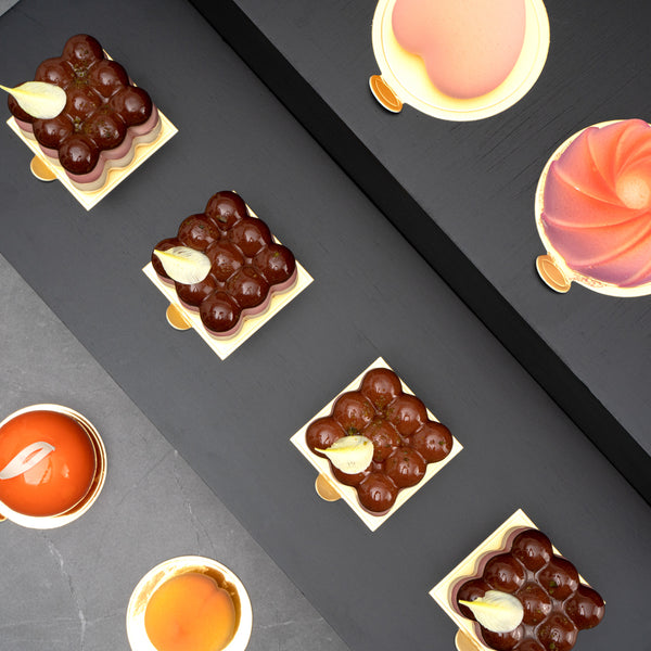 Restaurantware Pastry Tek Square Gold Paper SturdyServe Base - 2 3/4" X 2 3/4" - 200 Count Box