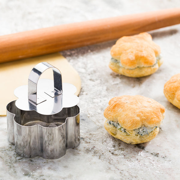 Restaurantware Pastry Tek Stainless Steel Flower Pastry Ring Mold With Press 3.2 X 1.6 Inch 1 Count Box